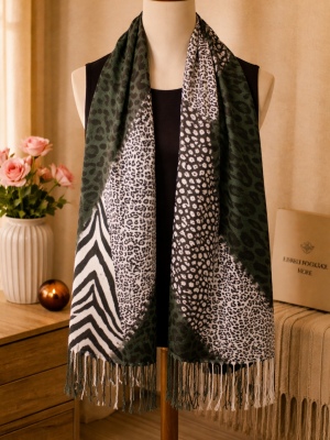 img/products/accessories/scarves/xPA882-4-GREEN_900.jpg