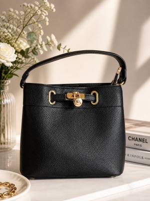 img/products/handbags/xHBB797-BLK_900.jpeg